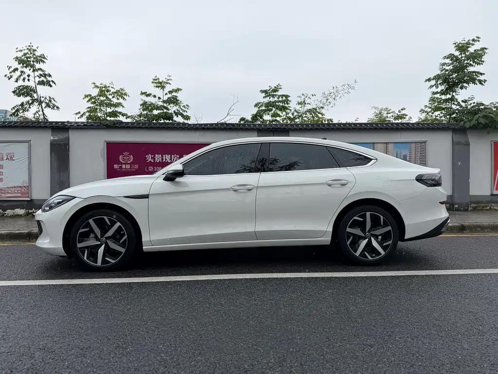 Lamando Lamando L 280 TSI DSG Spicy Cool