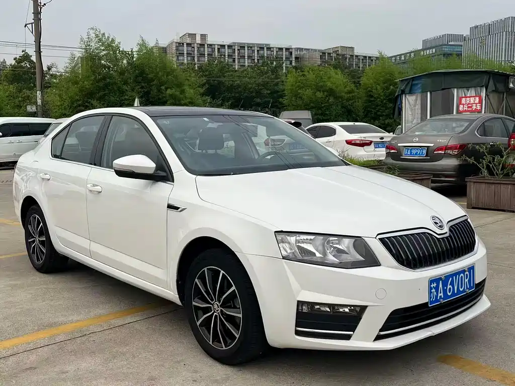Octavia 1.6 L Auto Smart Travel
