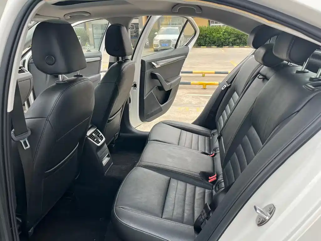 Octavia 1.6 L Auto Smart Travel