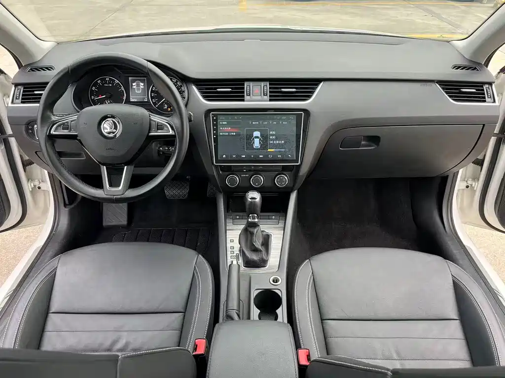 Octavia 1.6 L Auto Smart Travel