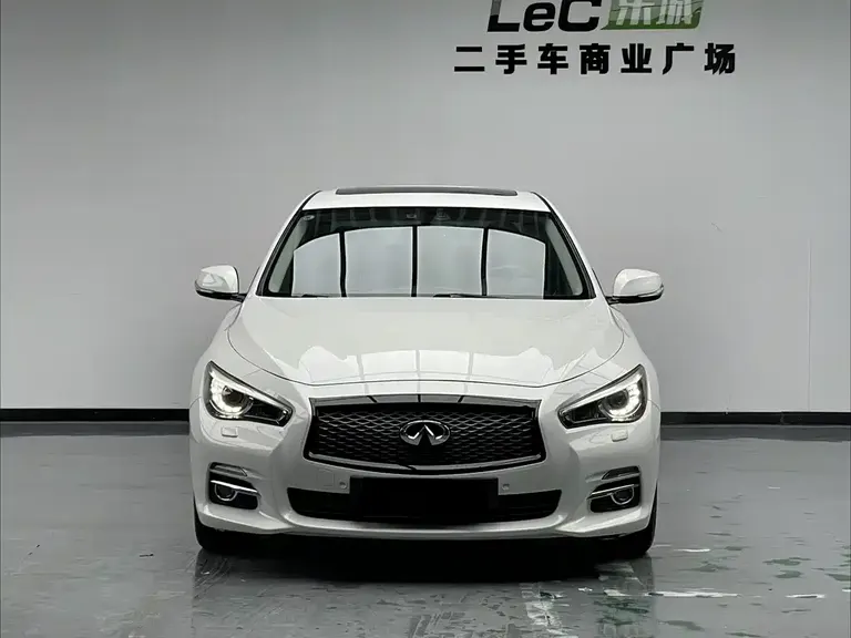 Infiniti Q50 3.7 L Comfort