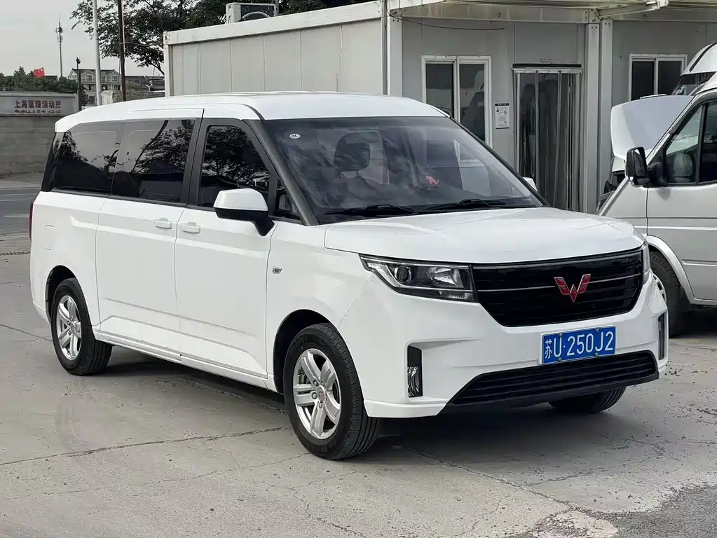 Wuling Journey 1.5 T Manual Luxury