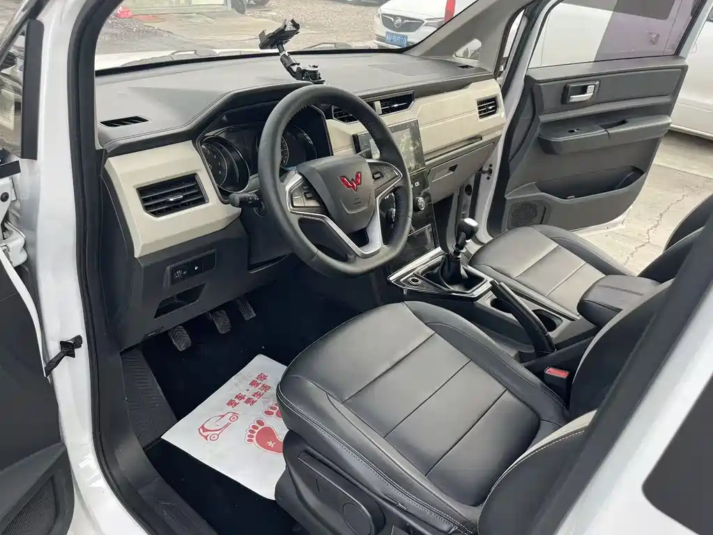 Wuling Journey 1.5 T Manual Luxury