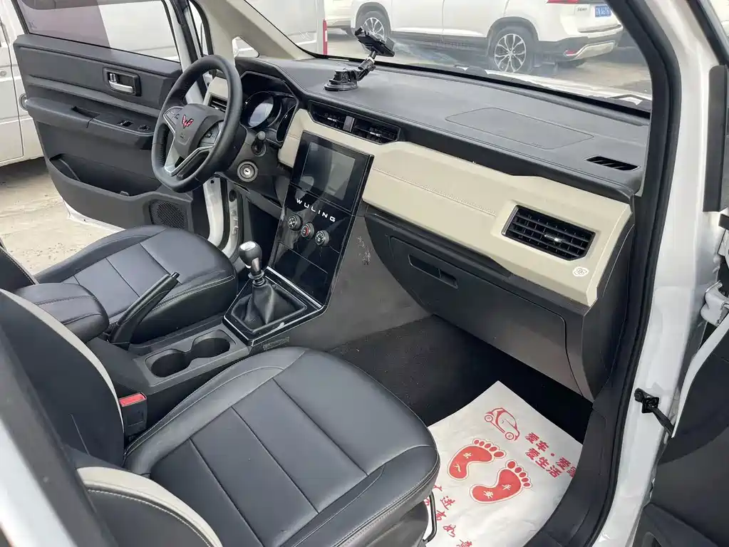 Wuling Journey 1.5 T Manual Luxury