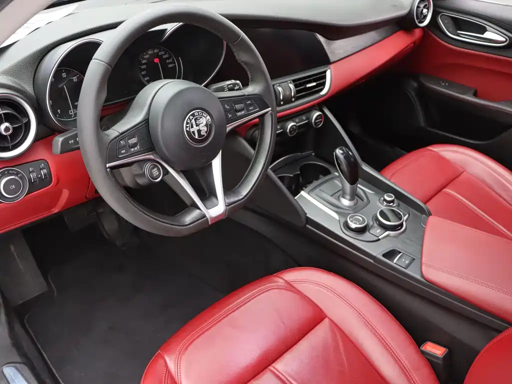 Giulia 2.0 T 200 HP Luxury