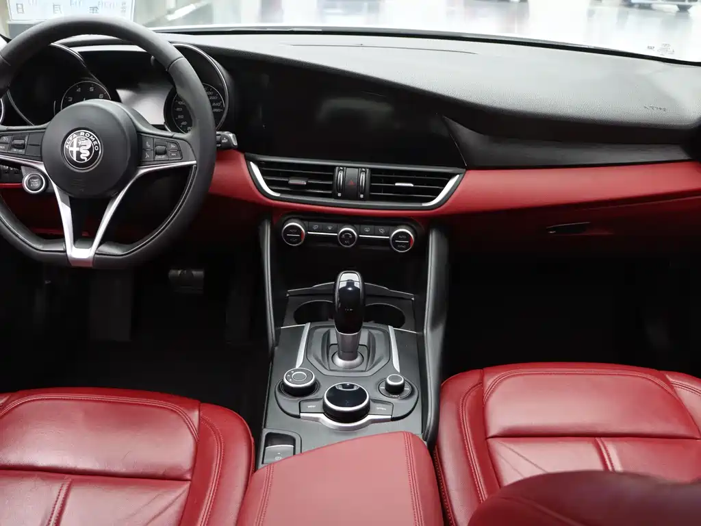 Giulia 2.0 T 200 HP Luxury