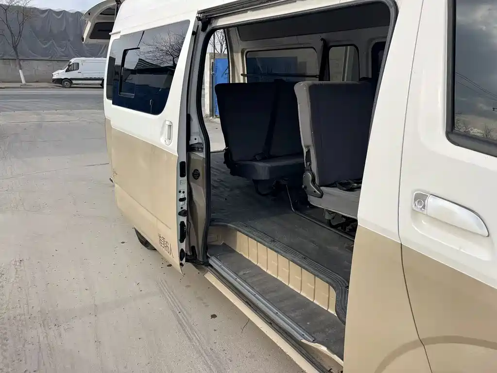 Fengjing G7 2.0 L LWB Commercial Cargo Van High Roof 6-seat4 Q20 M