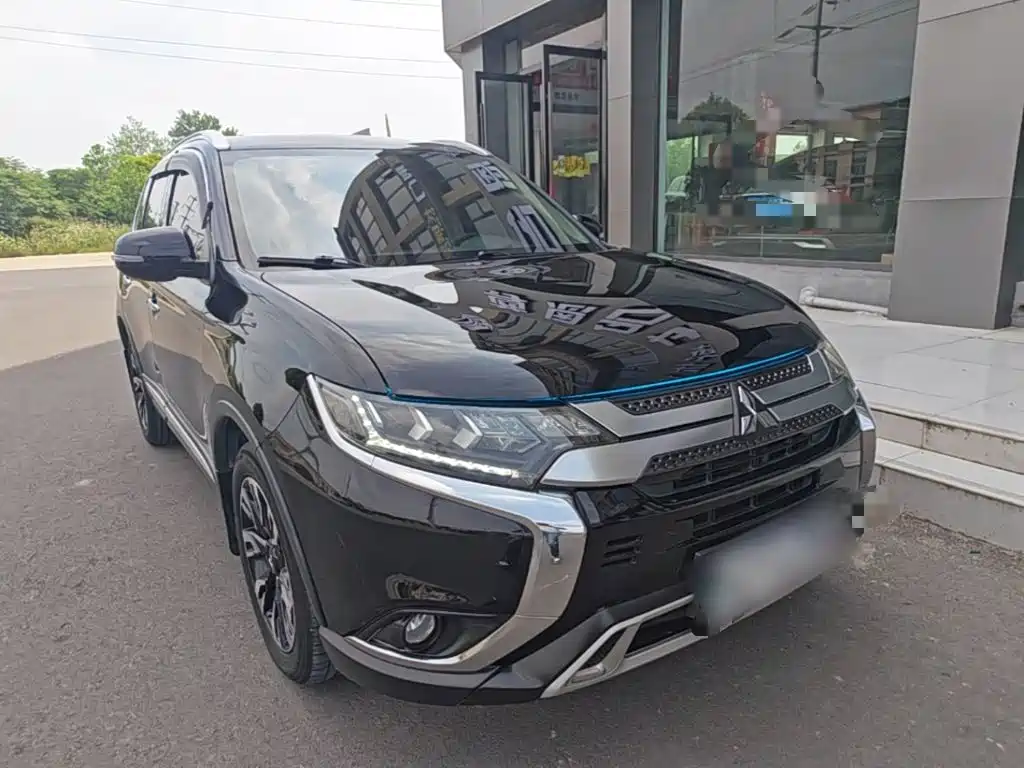 Outlander 2.4 L 4 WD Enjoyment 5-seat CN-VI