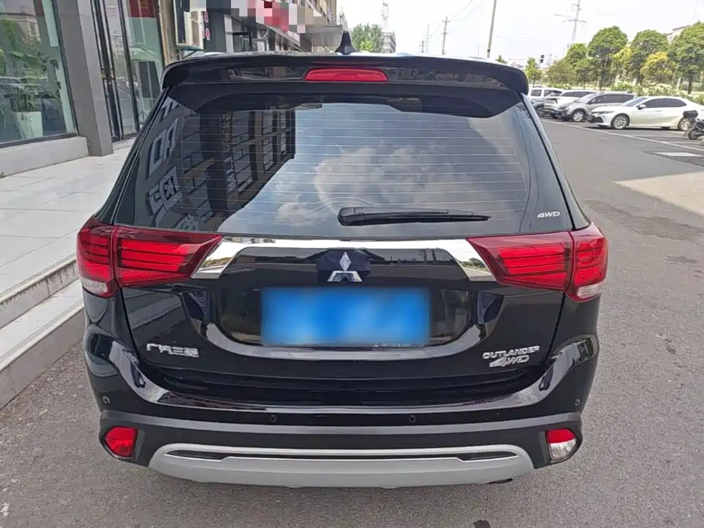 Outlander 2.4 L 4 WD Enjoyment 5-seat CN-VI