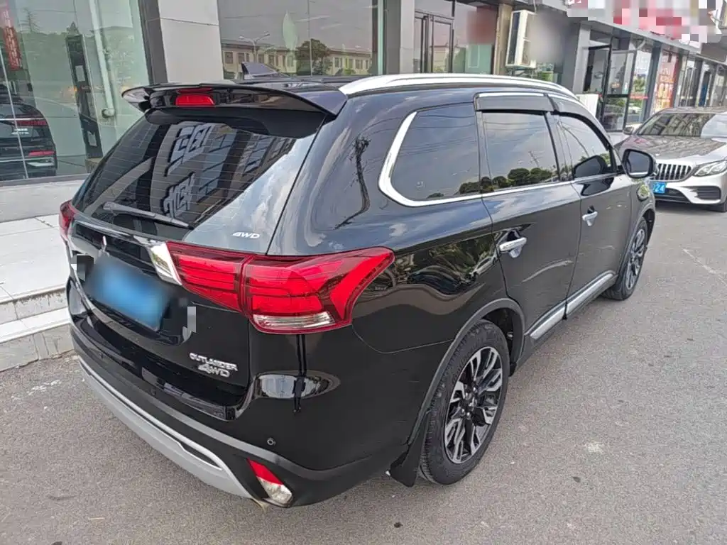 Outlander 2.4 L 4 WD Enjoyment 5-seat CN-VI