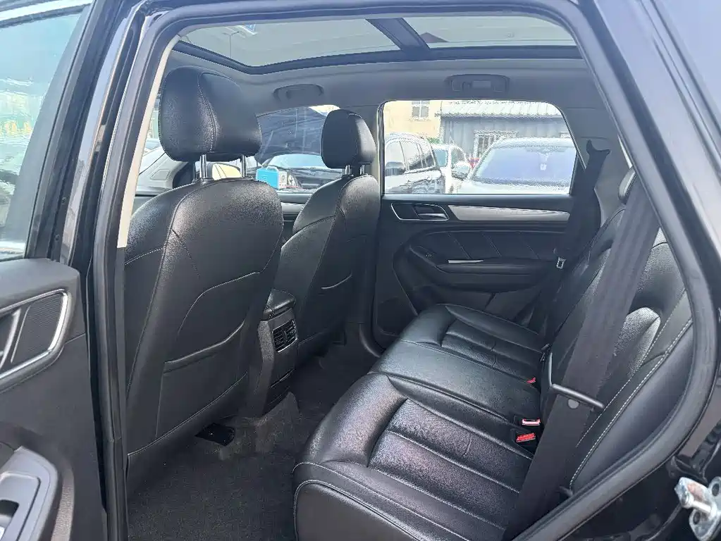 Roewe RX5 20 T 2 WD Auto Internet Smart Enjoyment