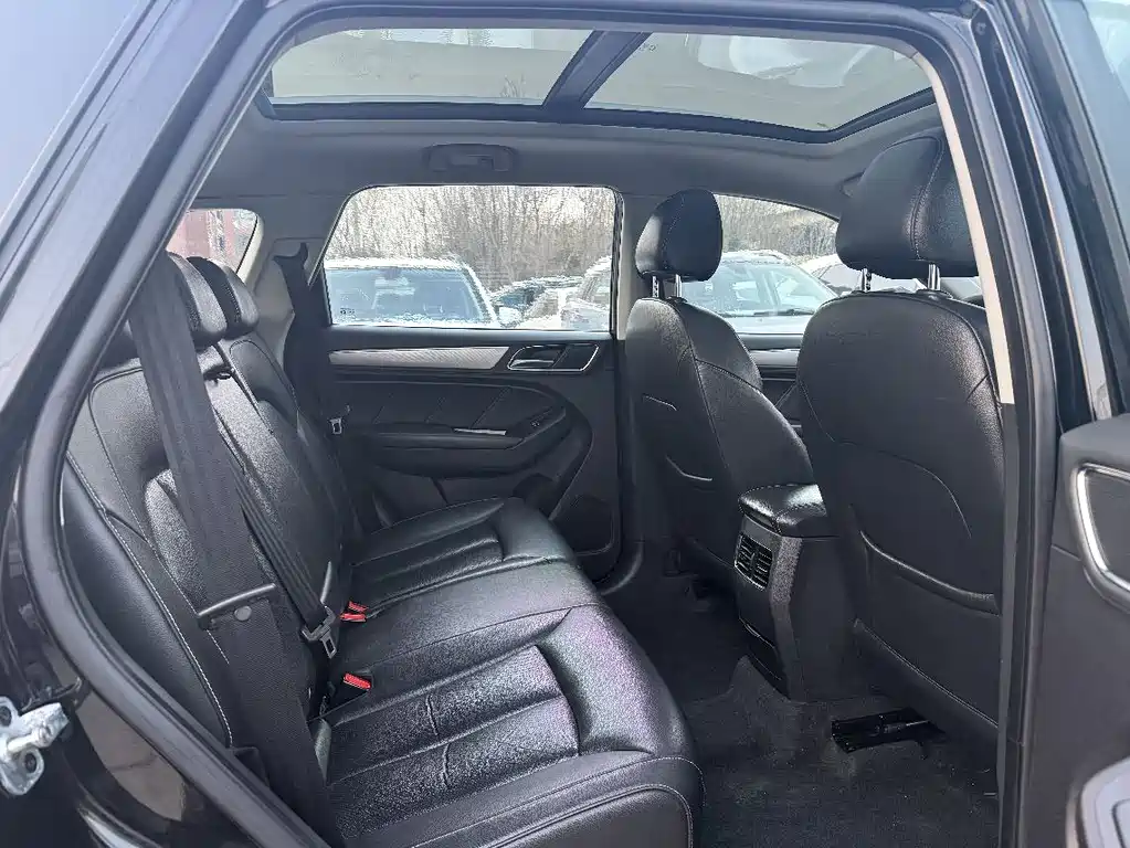 Roewe RX5 20 T 2 WD Auto Internet Smart Enjoyment