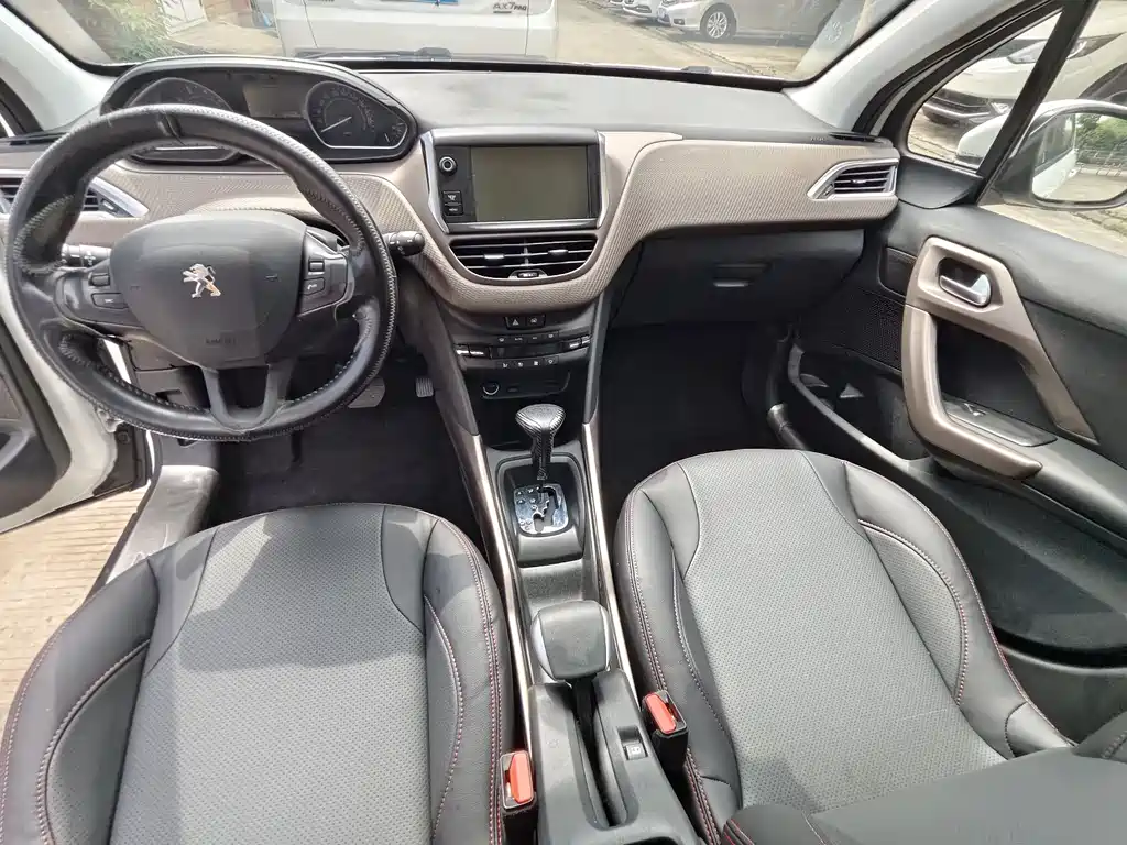Peugeot 2008 2014 1.6 L Auto Fashion