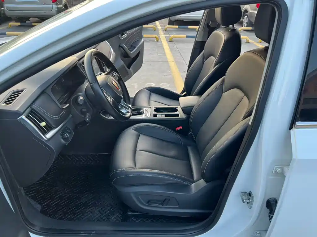 Roewe i6 Classic 20 T Auto Internet Smart Enjoyment