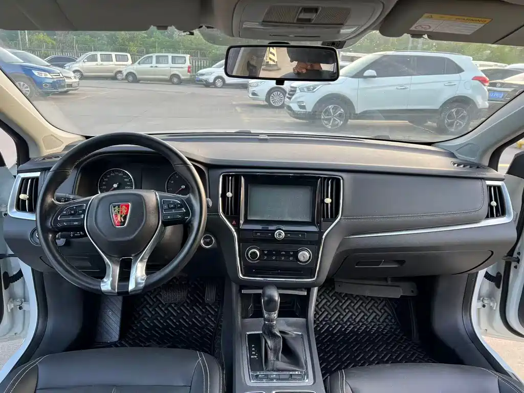 Roewe i6 Classic 20 T Auto Internet Smart Enjoyment