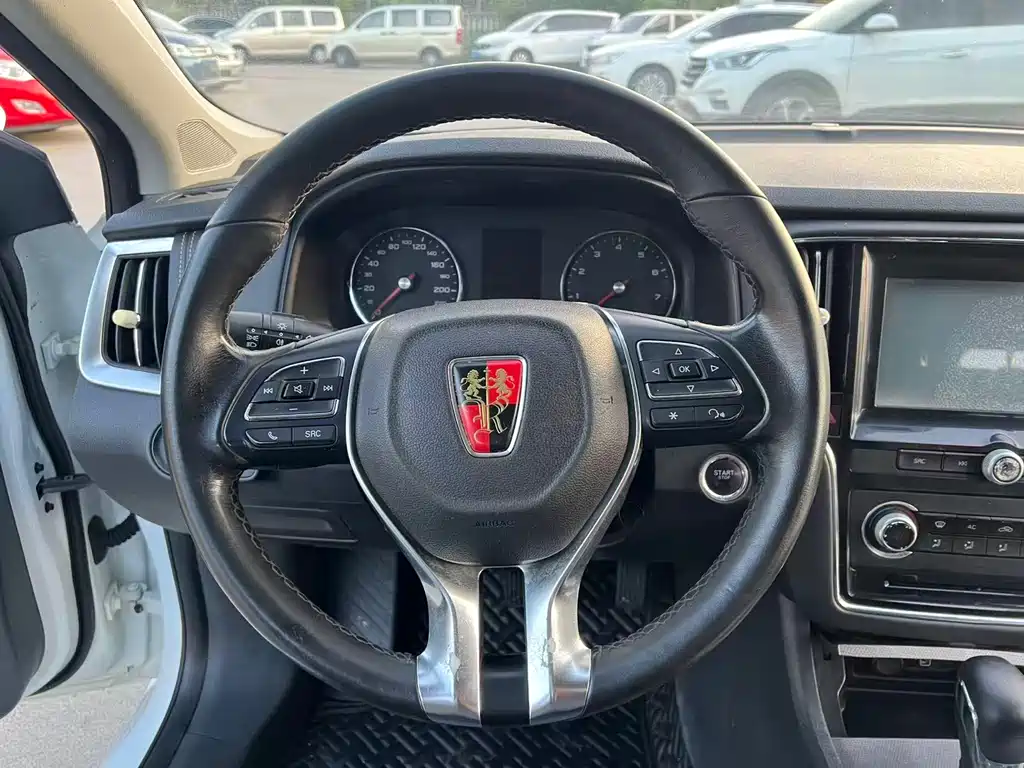 Roewe i6 Classic 20 T Auto Internet Smart Enjoyment