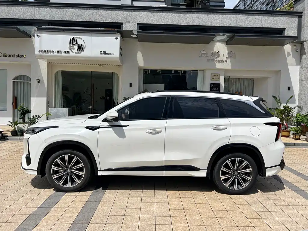 Changan CS75 PLUS 3 rd Gen 1.5 T Auto Navigator
