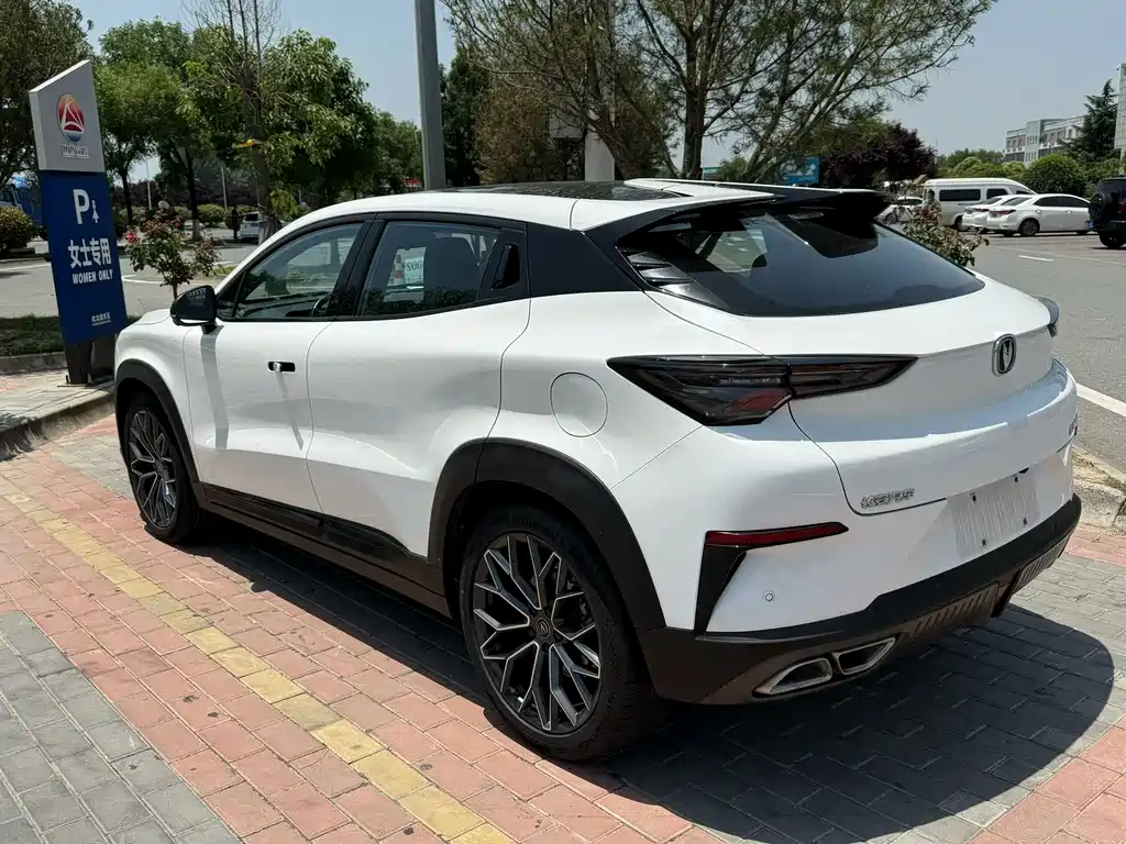 Changan UNI-T 1.5 T Distinguished
