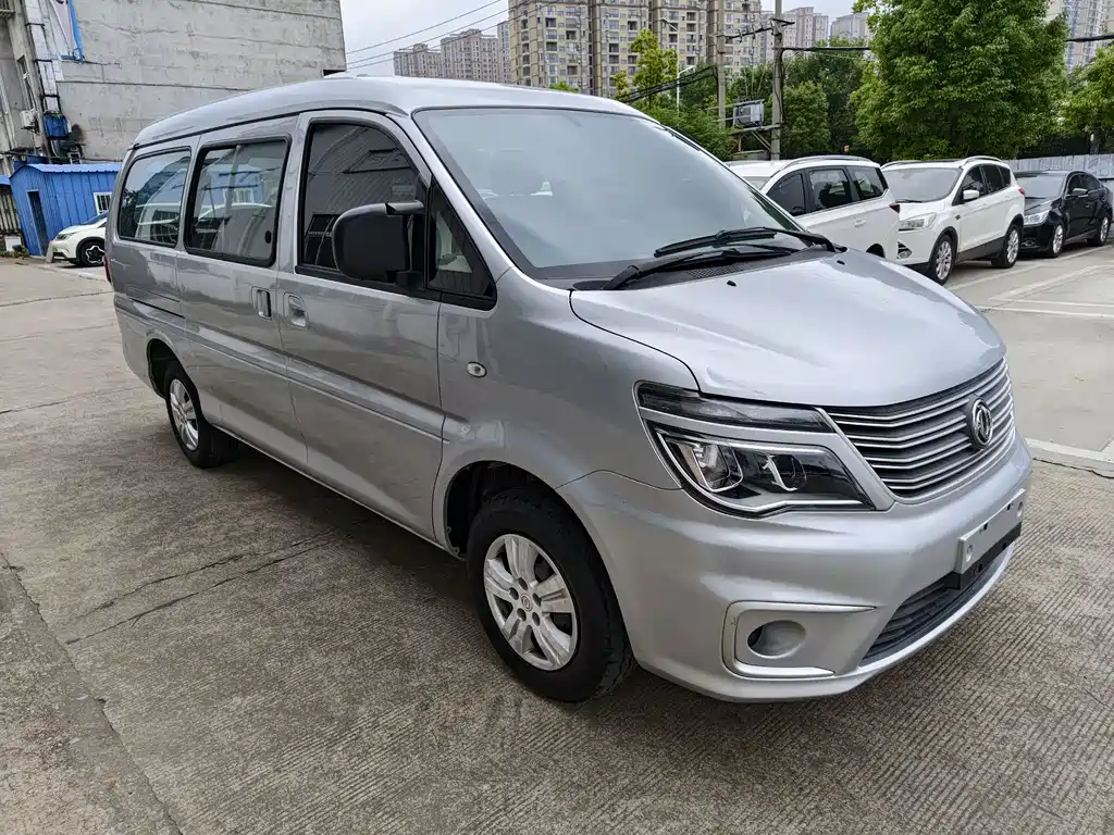 Lingzhi M5 1.6 L Utility