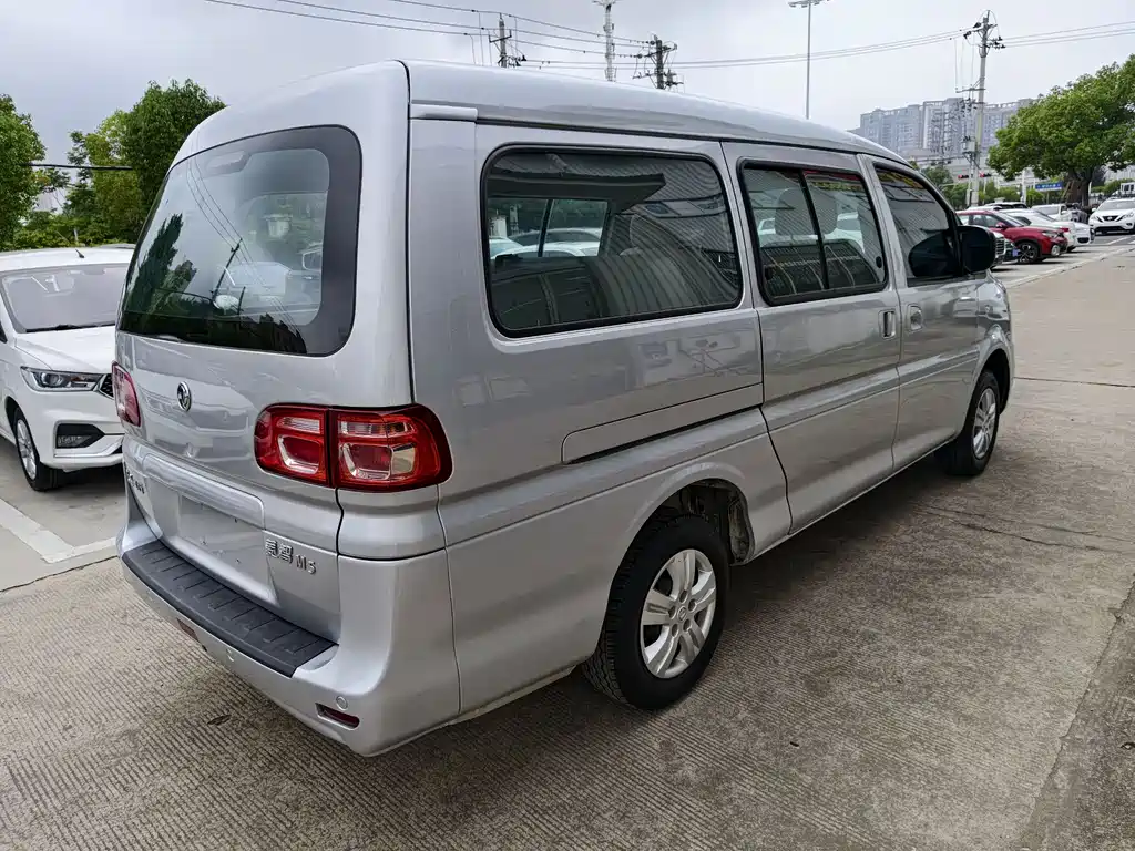 Lingzhi M5 1.6 L Utility