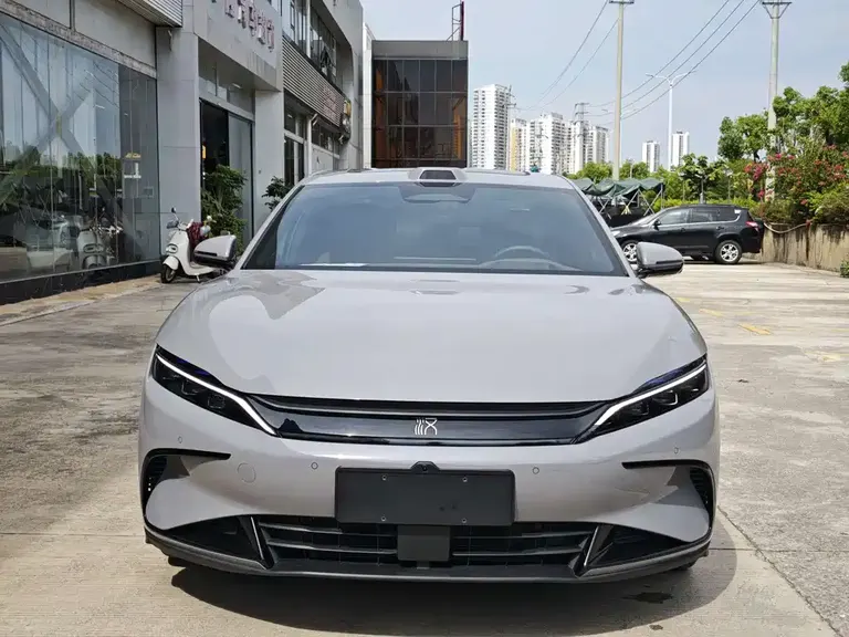BYD Han DM-i Smart Drive 125 KM Honored