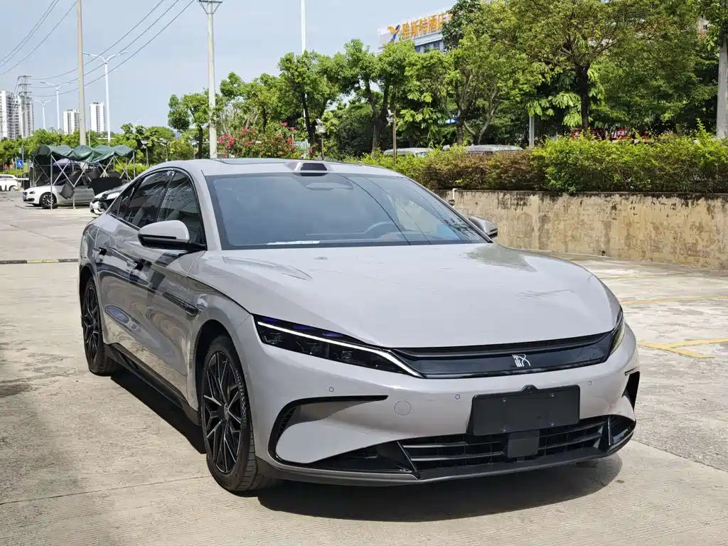 Han DM-i Smart Drive 125 KM Honored