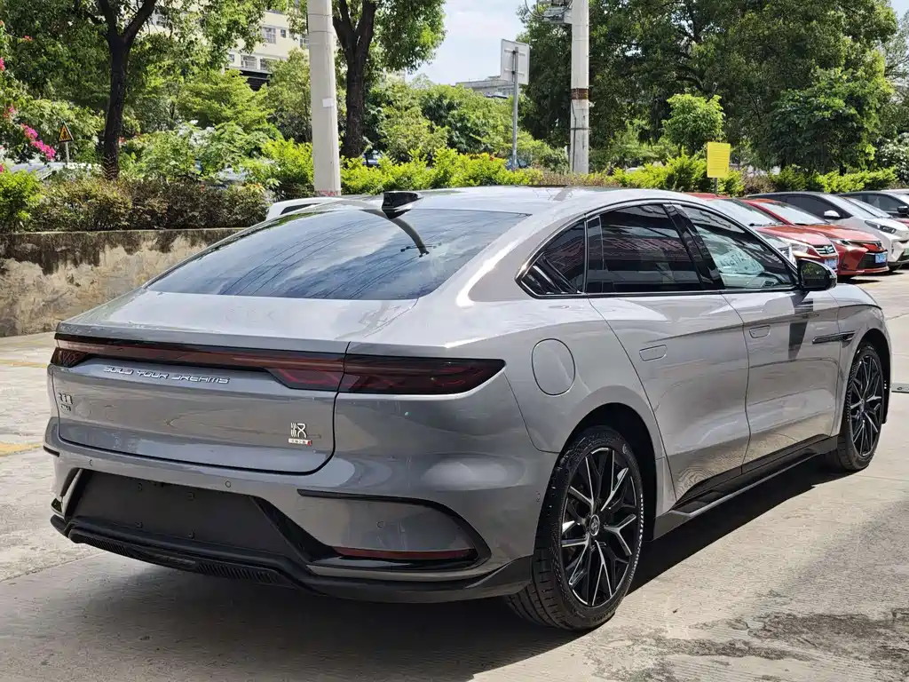 Han DM-i Smart Drive 125 KM Honored