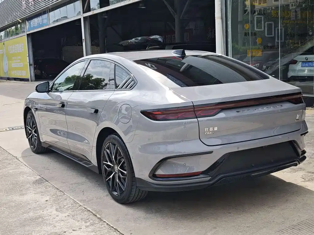 Han DM-i Smart Drive 125 KM Honored
