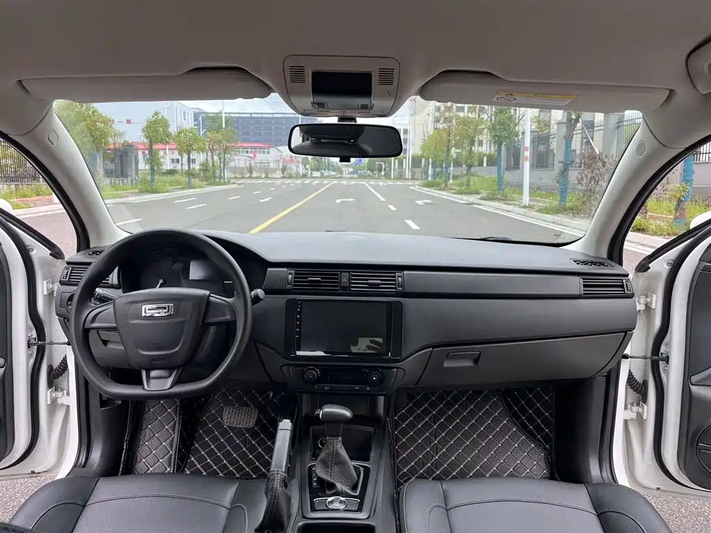Qoros 3 Sedan 1.6 L Auto Leading