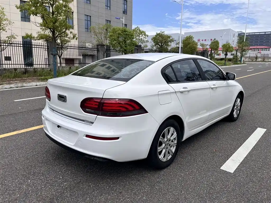 Qoros 3 Sedan 1.6 L Auto Leading