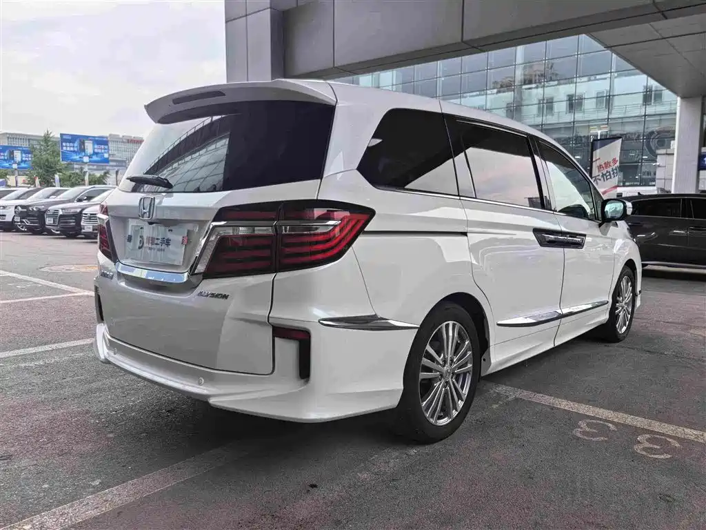 Elysion 2.4 L Luxury