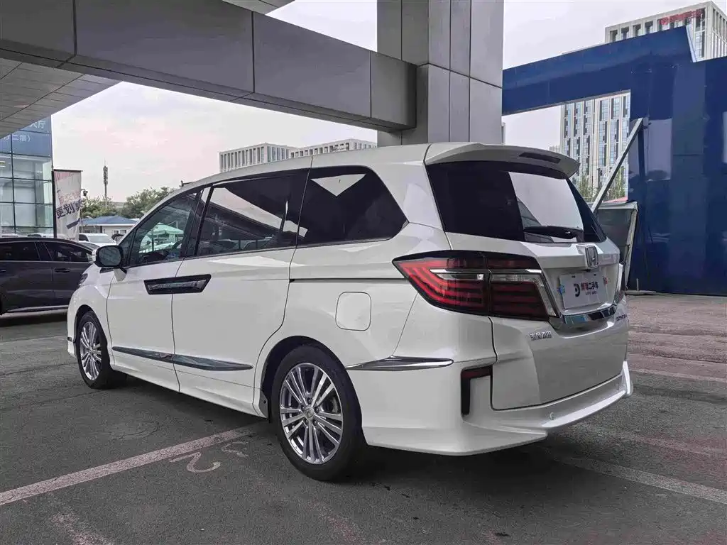Elysion 2.4 L Luxury