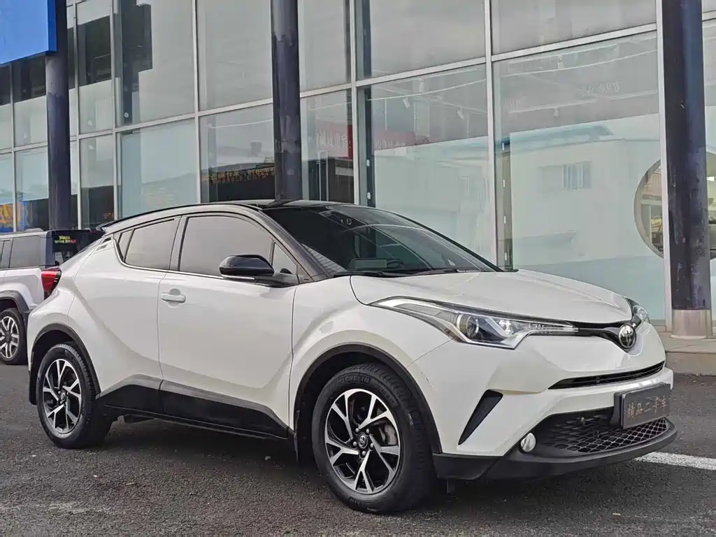 Toyota C-HR 2.0 L Leading