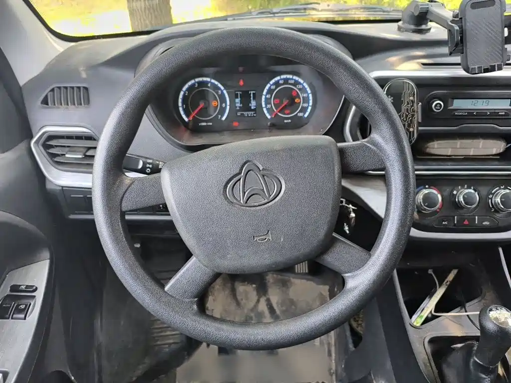 Changan Ruixing M60 1.5 L GDI Comfort Bus 6 7-seat