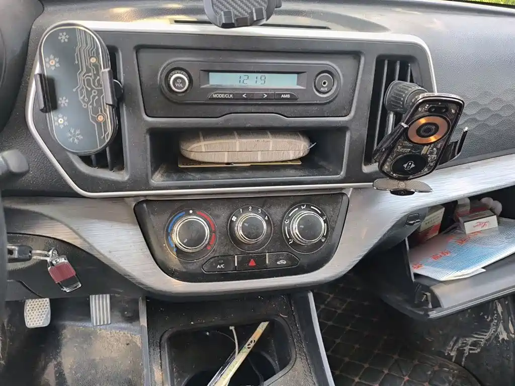 Changan Ruixing M60 1.5 L GDI Comfort Bus 6 7-seat