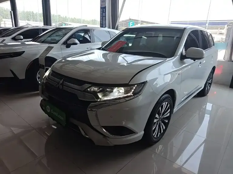 Mitsubishi Outlander 2.0 L 2 WD Smooth Travel 5-seat