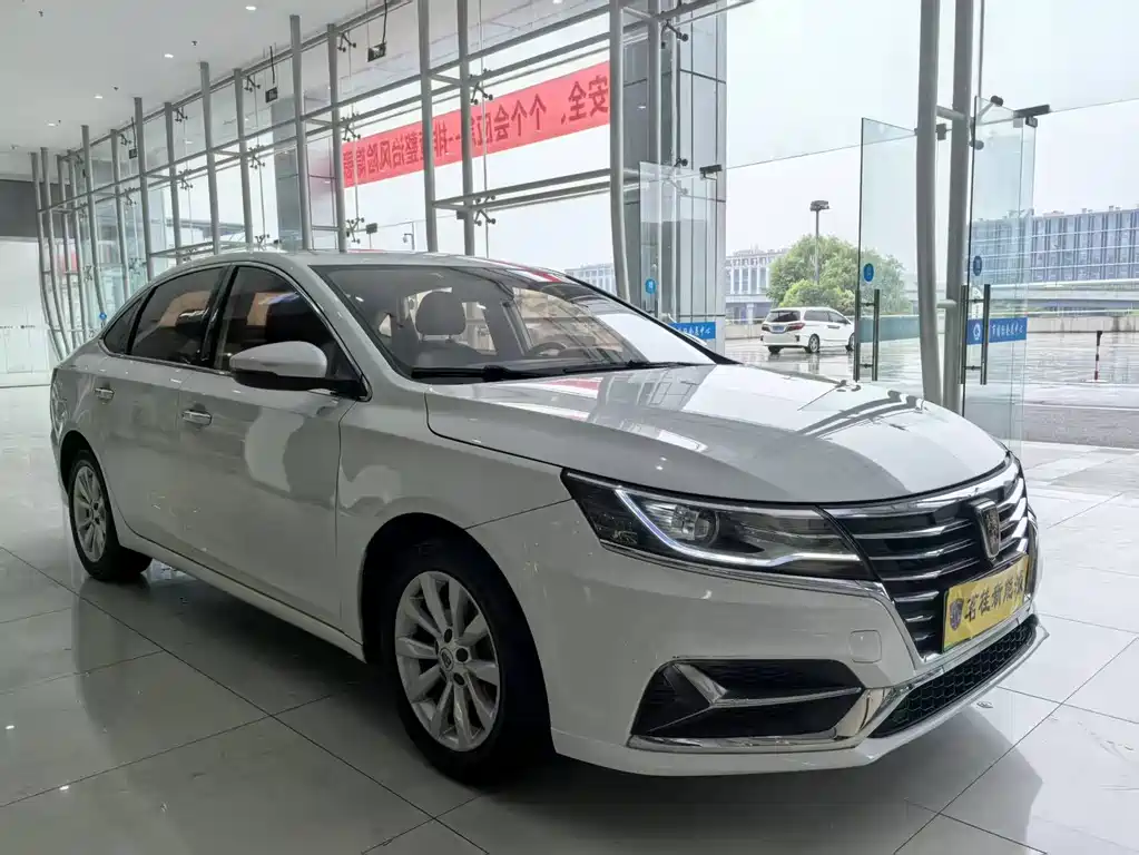 Roewe i6 NEV 45 T Hybrid Connected Smart Enjoyment