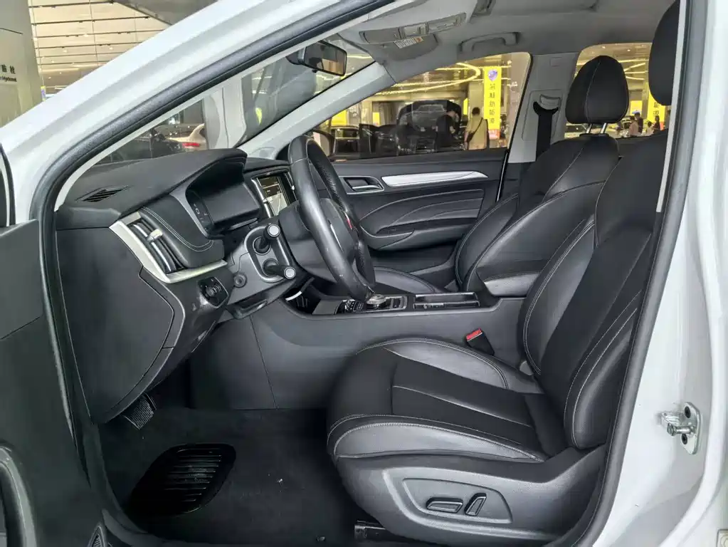 Roewe i6 NEV 45 T Hybrid Connected Smart Enjoyment