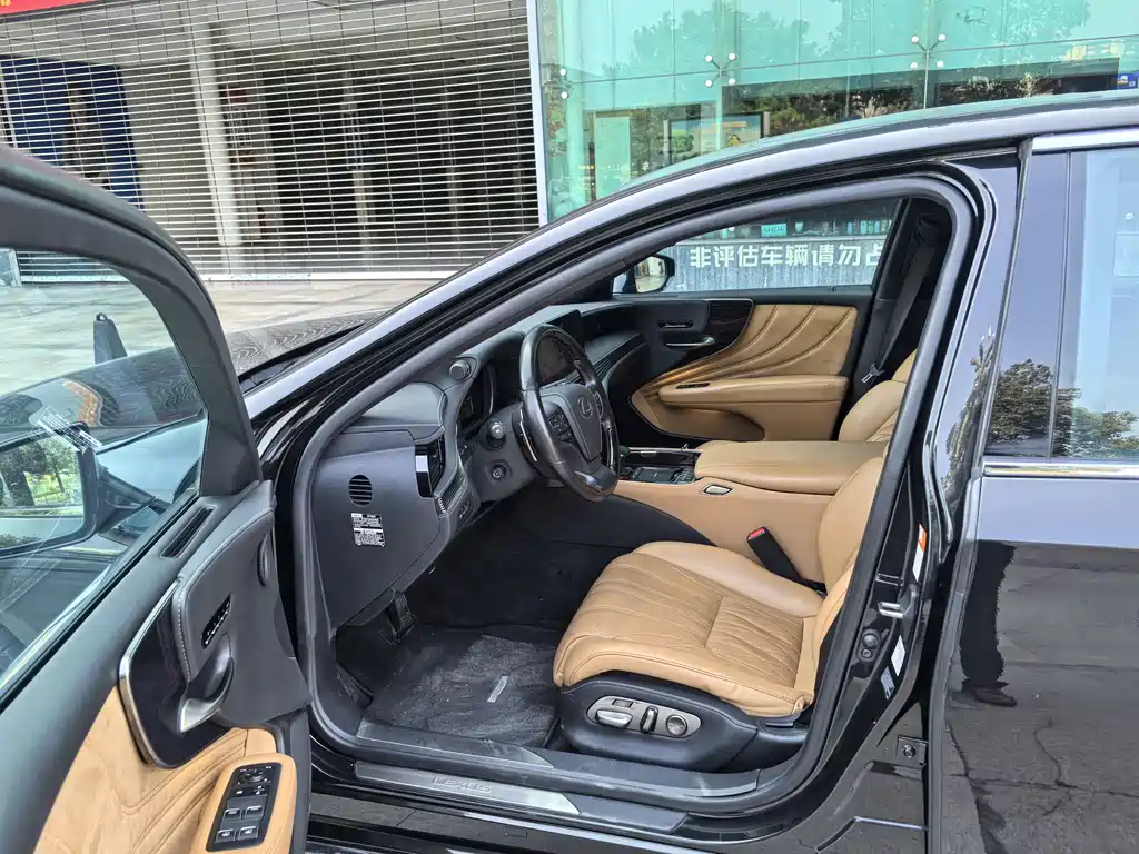 Lexus LS 500 h Luxury