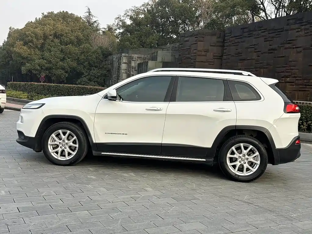Cherokee (Import) 自由光进口 2015款 2.4 L 精英版