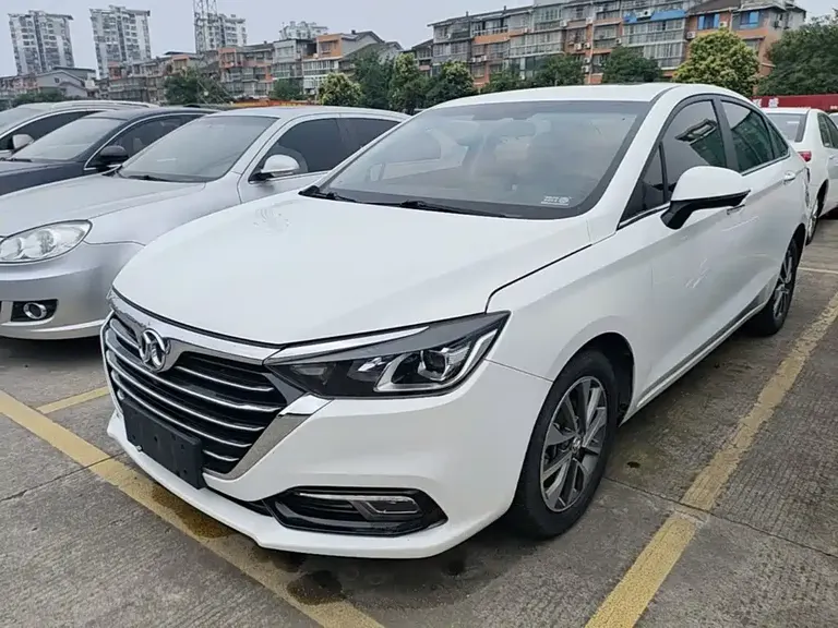 Baic Senova D50 绅宝D50 2018款 1.5 L 手动尊贵智驾版