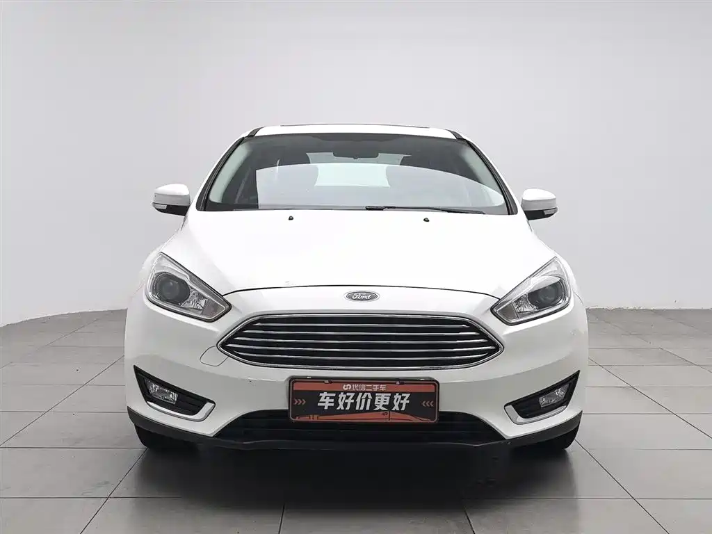 Focus Sedan EcoBoost 180 Auto Elite