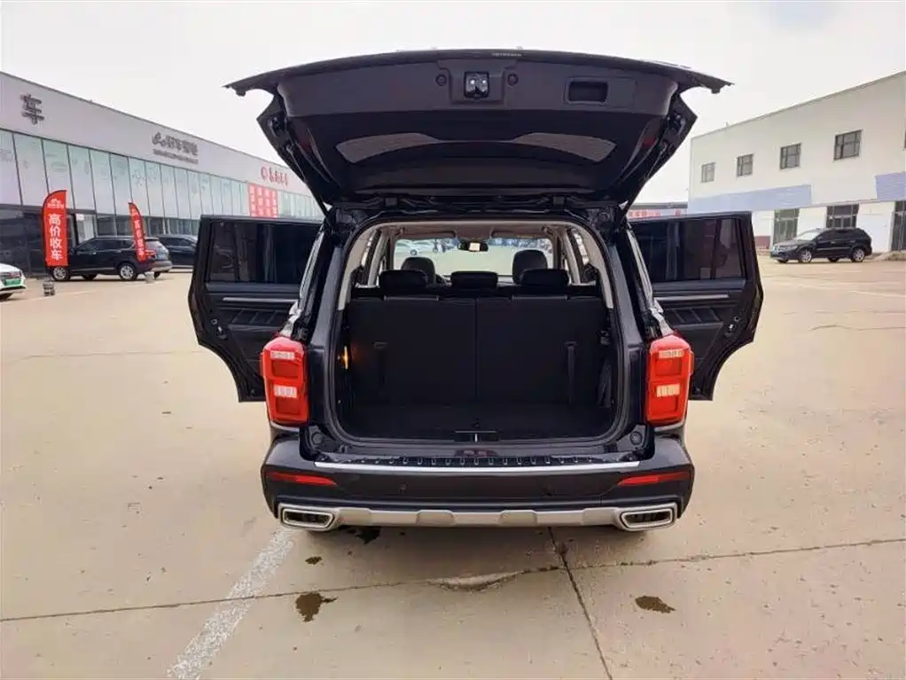 GAC Trumpchi GS8 390 T 2 WD Luxury Connected (7-seat)
