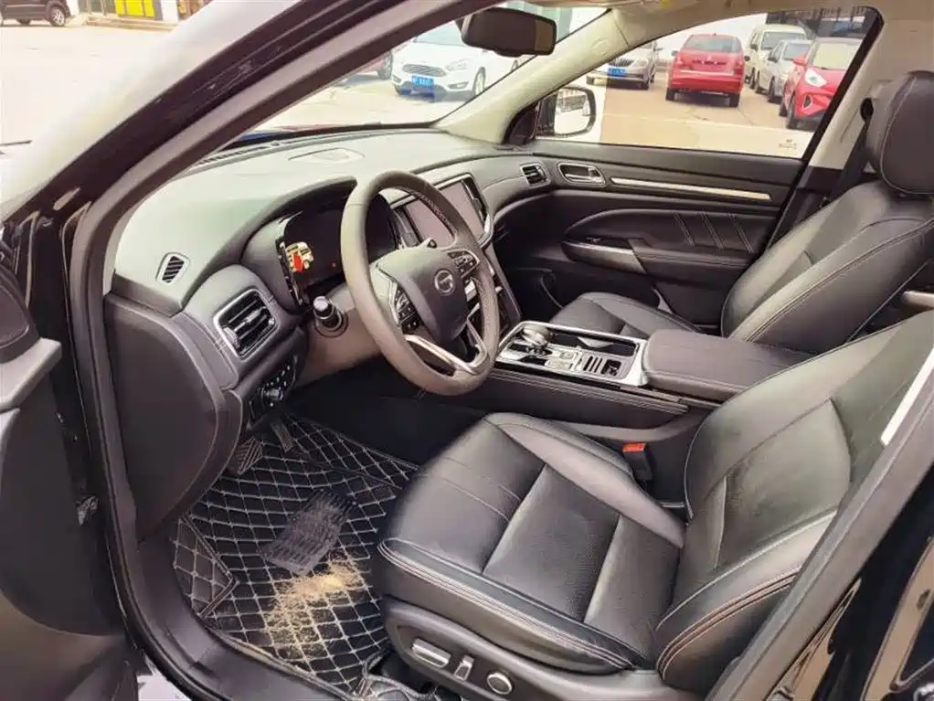 GAC Trumpchi GS8 390 T 2 WD Luxury Connected (7-seat)