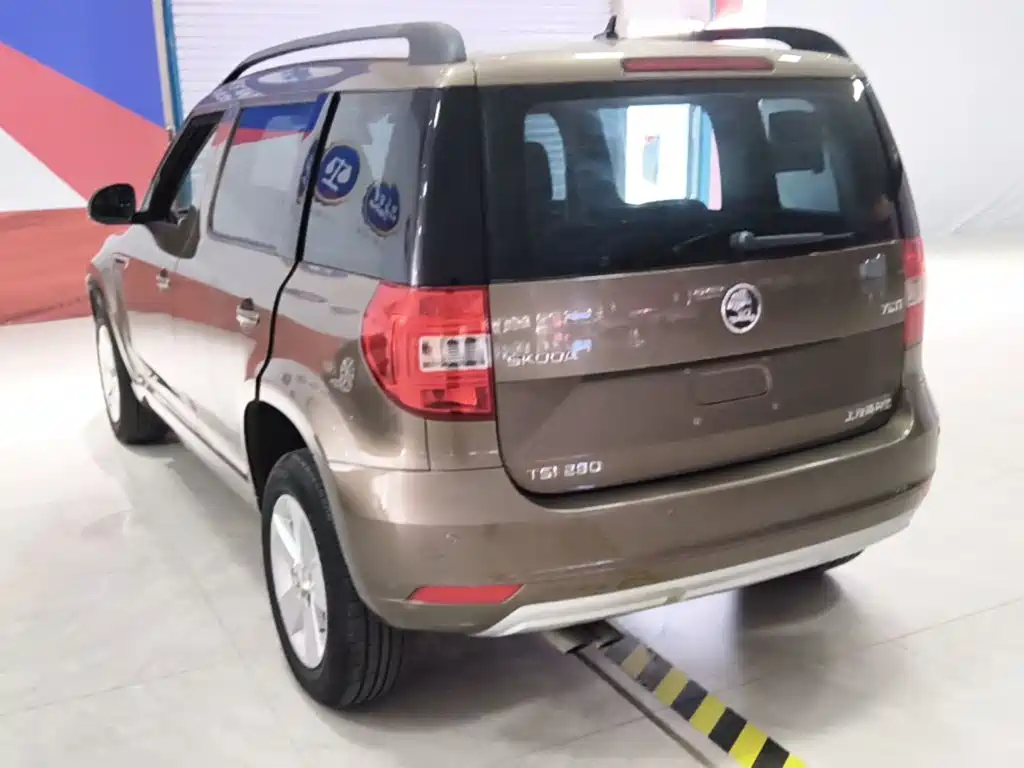 Yeti TSI280 DSG Forward