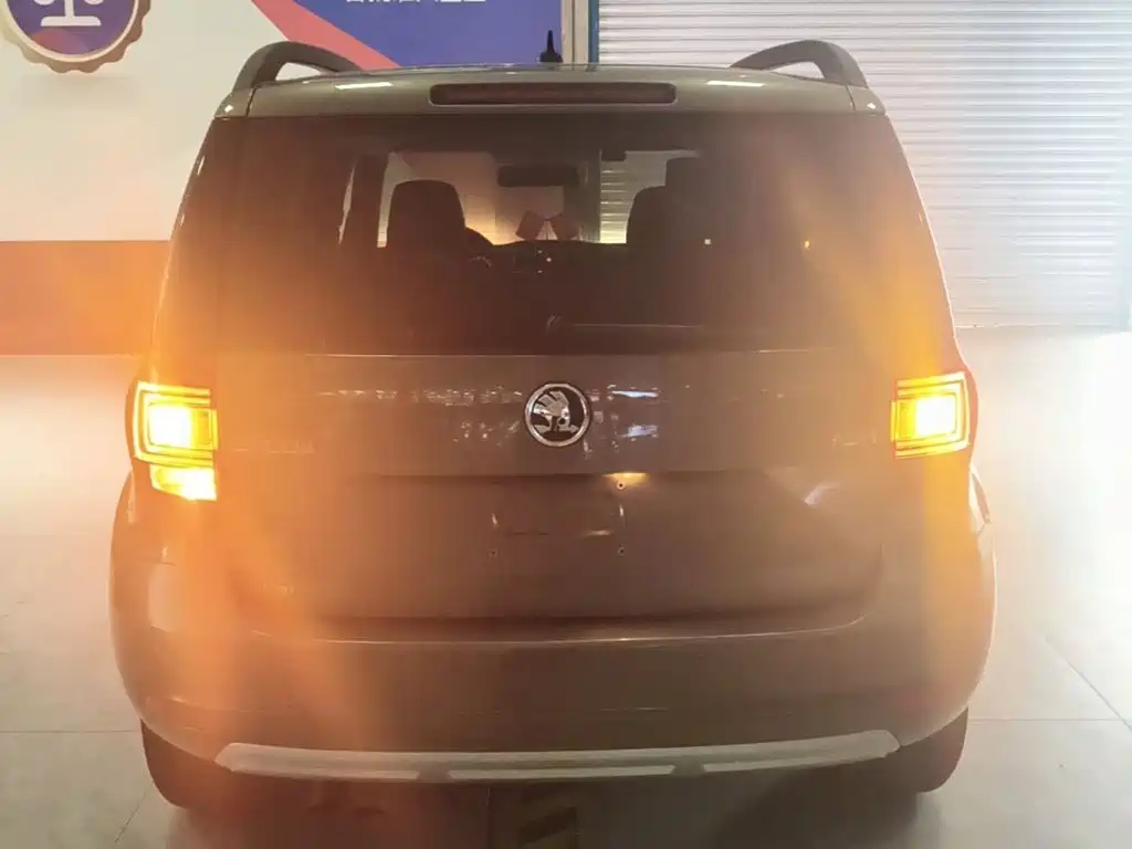 Yeti TSI280 DSG Forward