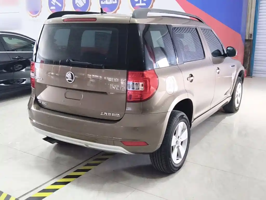 Yeti TSI280 DSG Forward