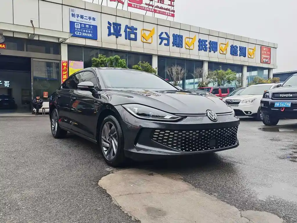 Lamando Lamando L 280 TSI DSG Dazzle Hot