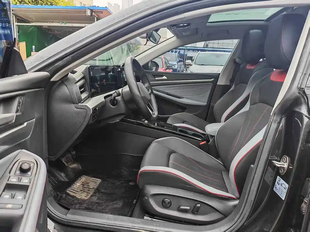 Lamando Lamando L 280 TSI DSG Dazzle Hot