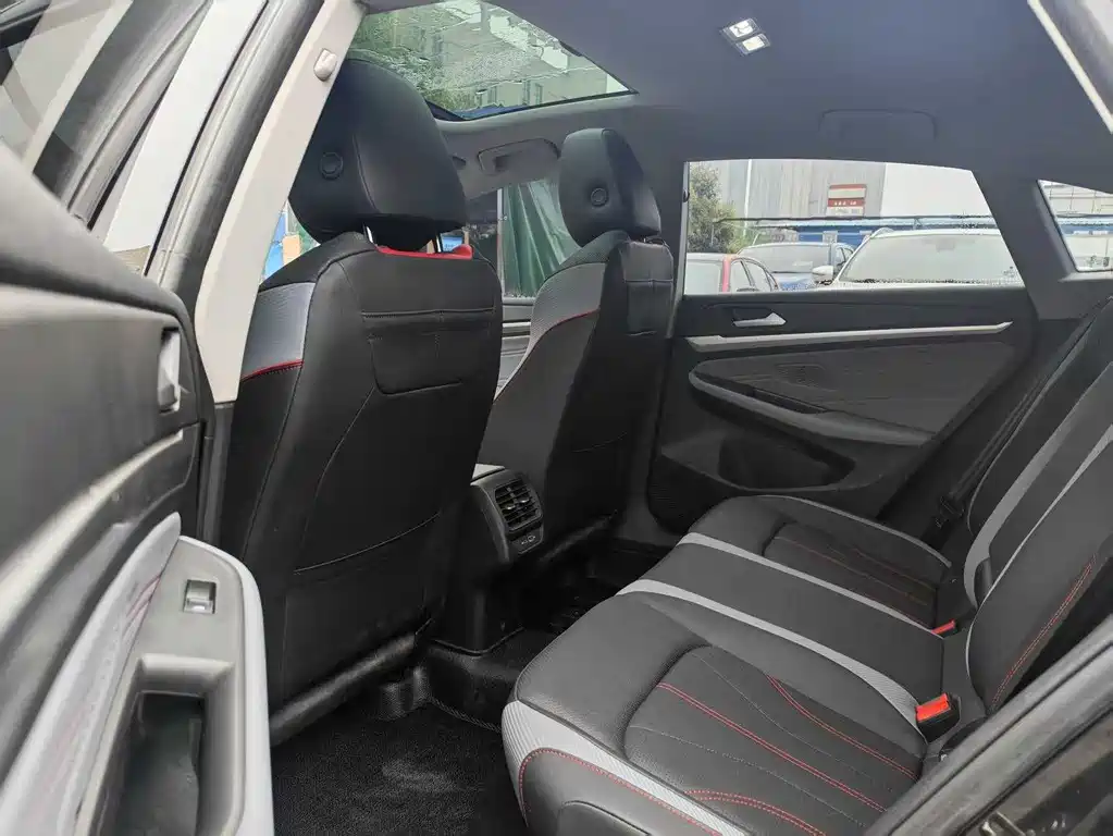 Lamando Lamando L 280 TSI DSG Dazzle Hot